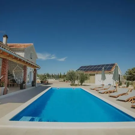 Villa Ema Nika *