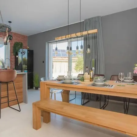 Ema Nika Villa *